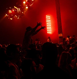 Circoloco Warszawa — pirotechnika na scenie